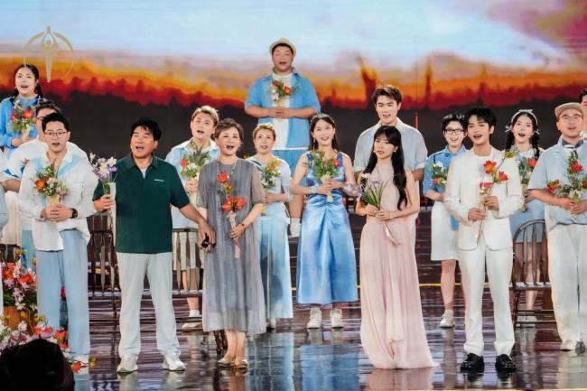 李思潼王彦桐百花奖开幕式合唱歌曲