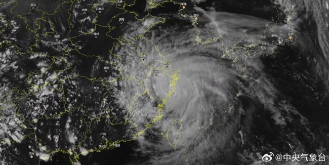 台风白海豚逼近浙江玉环 强台风级登陆预警