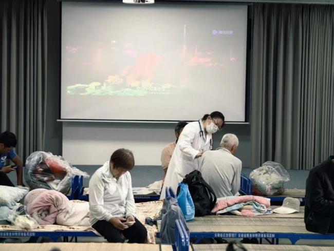 迎战台风白海豚 上海共转移21.56万人 转移安置顺利完成