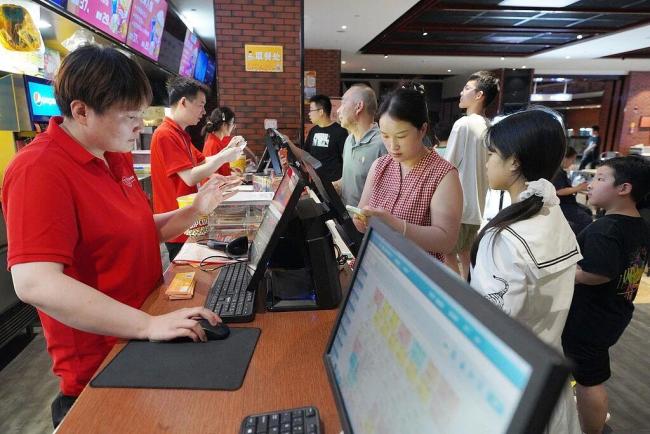 银幕之外 千亿级市场全面爆发 “电影+”激活发展新动能