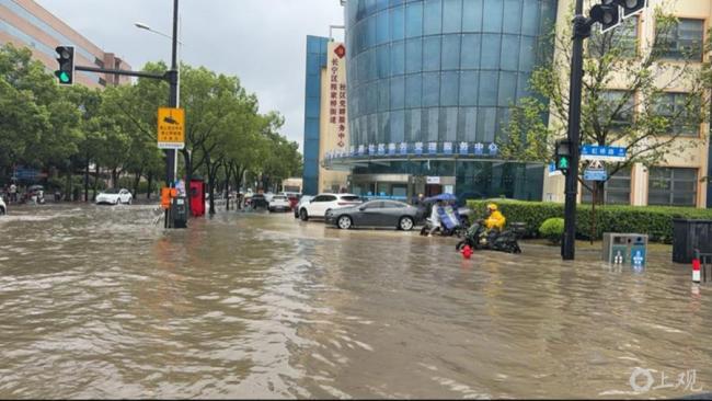 下沉式广场雨水倒灌积水已退 城区运行安全有保障