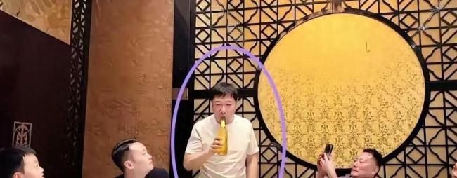 知名男演员私人饭局被偷拍 熟人偷拍引热议