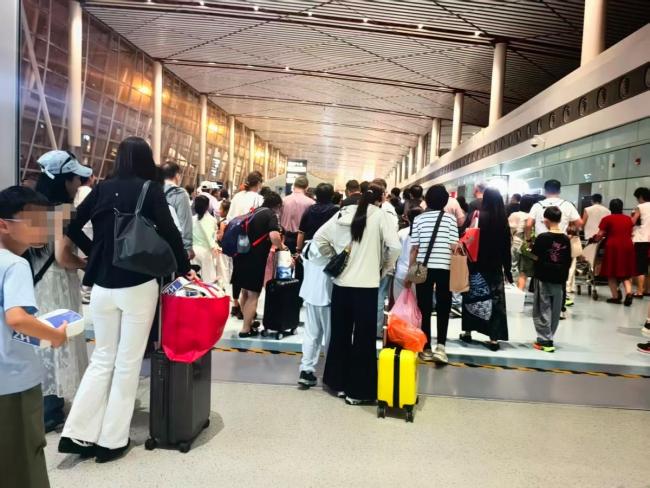 仅差10分钟 白海豚致航班备降运城 旅客经历高空惊魂