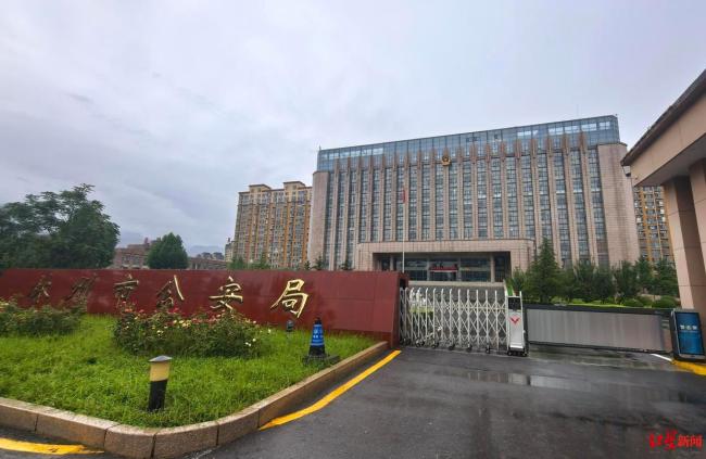 高校教师双户口先后注销成“黑户” 唯一常用户籍被注销引发争议