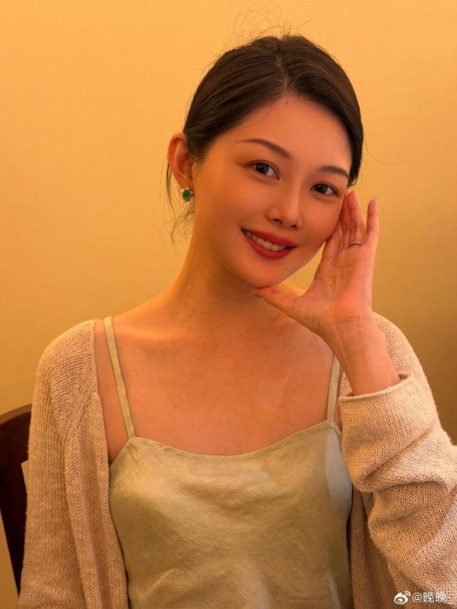 初代网红晚晚卖衣服被吐槽货不对板 非遗元素引争议