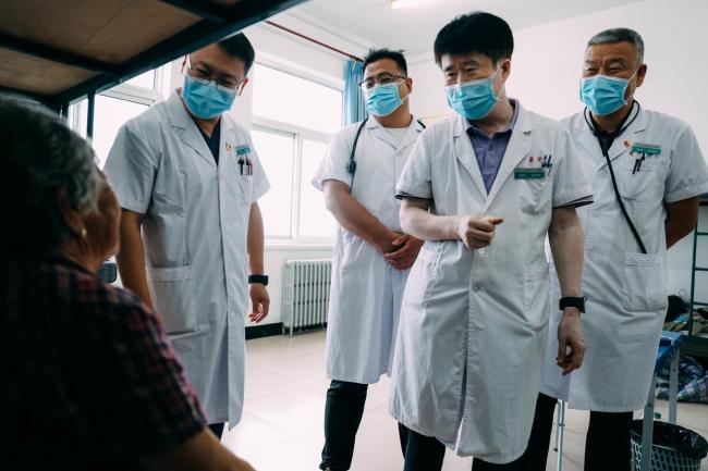 怀柔安置点给居民建健康档案 24小时健康守护