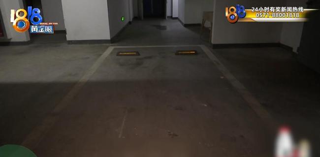 男子占他人车位忘挪四车门全坏了