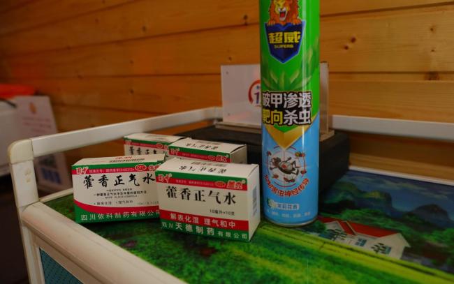 高温下不停工的普通劳动者 用汗水守护城市运转
