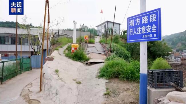 央视调查明代古城墙“拆旧建新” 老砖石去向引争议