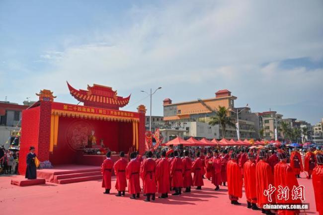 两岸同胞广东阳江共赏开渔盛景