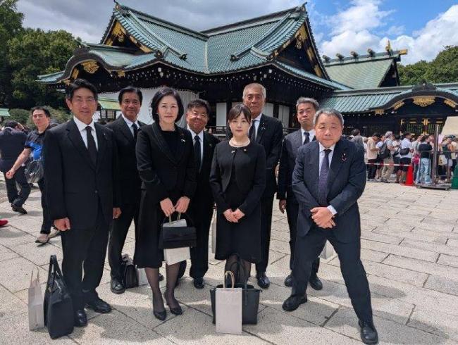 四驾马车一个汉奸“群鬼拜鬼” 日本政客参拜靖国神社引发公愤