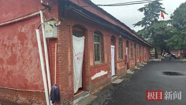 县委大院69间土坯房用了69年 财政与政策双重约束