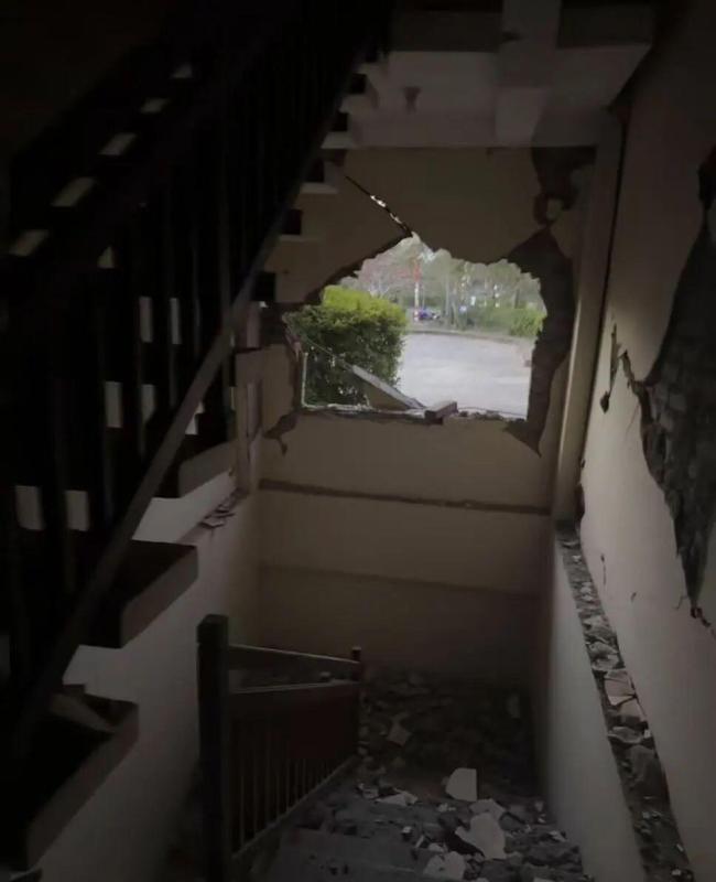 游客亲历印尼强震：酒店墙体震穿大洞 地震瞬间摧毁假日宁静