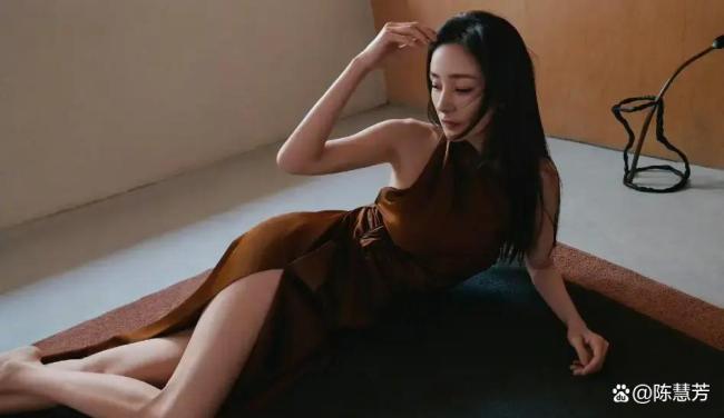 杨幂ELLE金九封面 十三年持续影响力