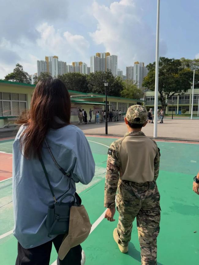 霍启刚晒照分享儿子参加军事夏令营 16天锤炼体魄意志