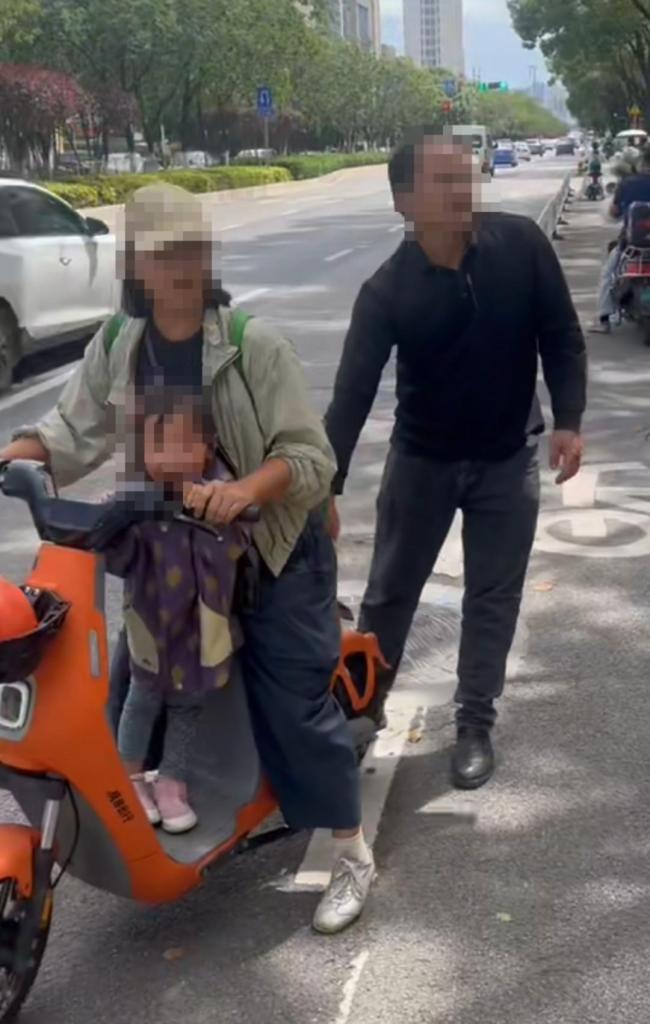 2岁孩子呕吐弄脏网约车，家长被索要500元清洁费！