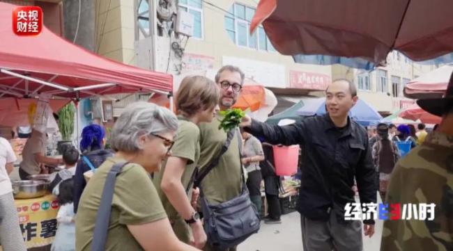 老外为啥爱“中国游” 多元体验引人入胜