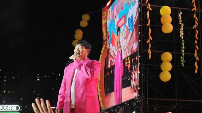 58岁朱之文回应出道15年再翻红 质朴与韧劲吸引年轻粉丝