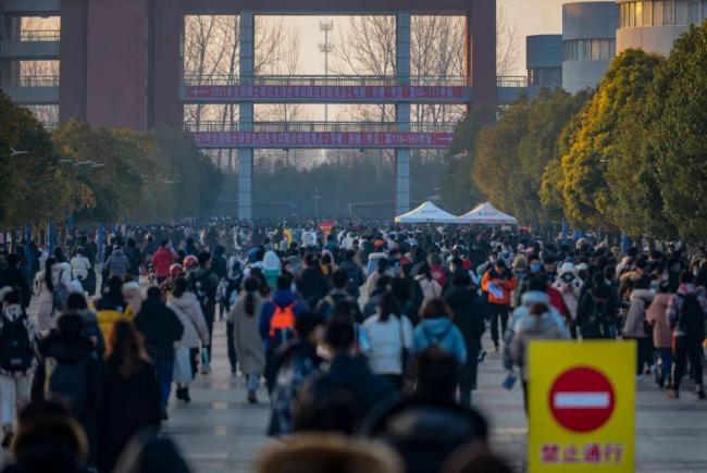 985大学开在县城 考进大山了 名校下沉引发热议