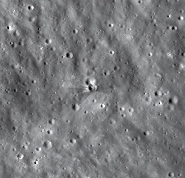 NASA公布SpaceX火箭残骸撞月痕迹图像