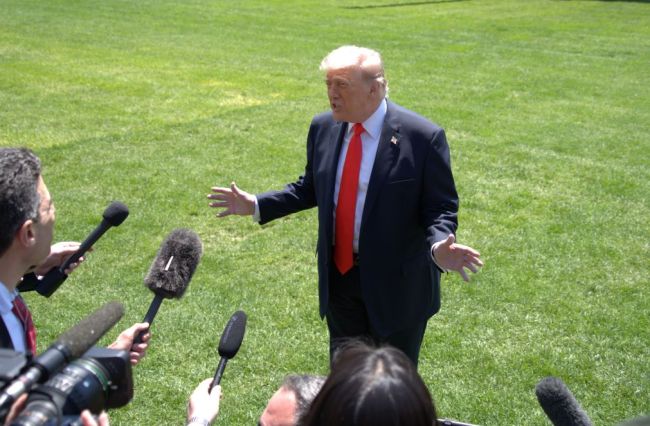 美官员：特朗普寻求今秋与金正恩会晤 示好朝方缩减军演规模