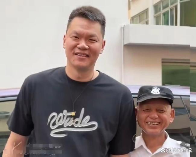 保安大叔回忆朱芳雨：他来时我刚上班，他走时只有我送了张合影