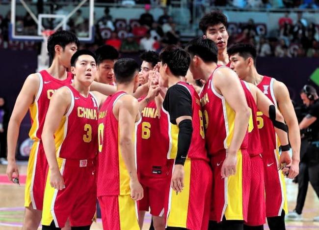 中国男篮确定世预赛15人大名单 争议与挑战并存