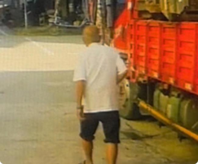 老人思念亡妻寻墓祭拜七夕前了却心愿