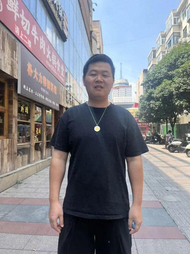 店主含泪回应给化疗孩子塞了100元 小小善举温暖人心