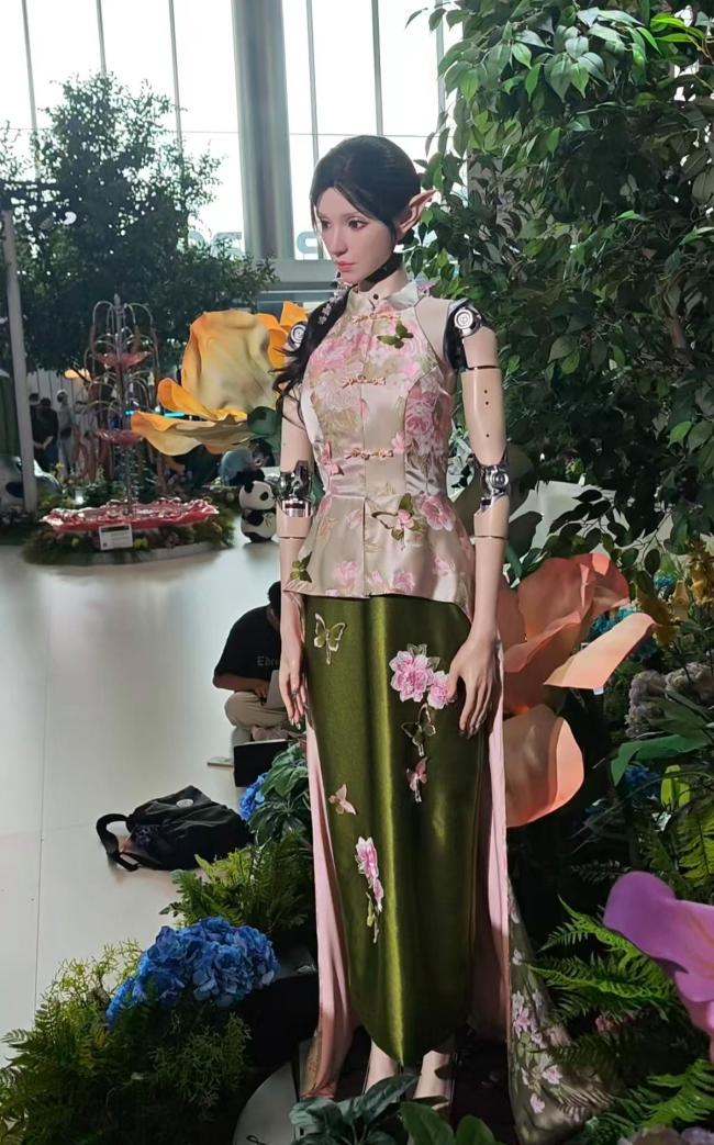 机器人大会这些帅哥美女原来是机器人 科幻感十足引关注