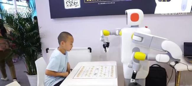 会分拣、懂家务：我国机器人迈向实景商用