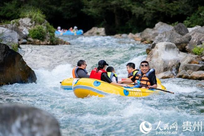 贵州施秉：漂流戏水 尽享清凉