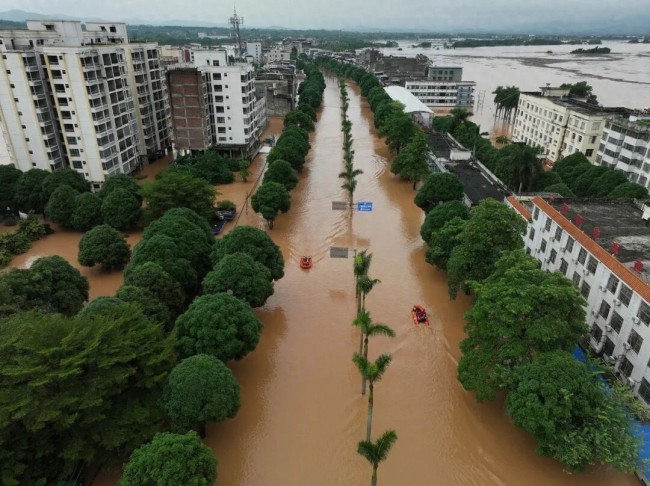 因灾转移5.4万人!广西现大暴雨、特大暴雨