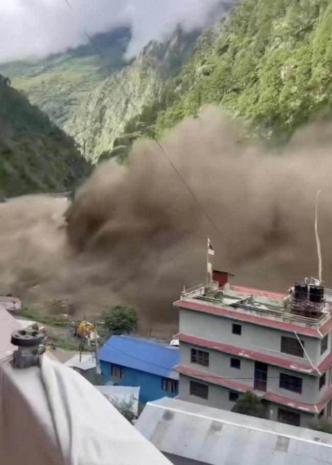 突发泥石流西藏吉隆口岸部分路段管制