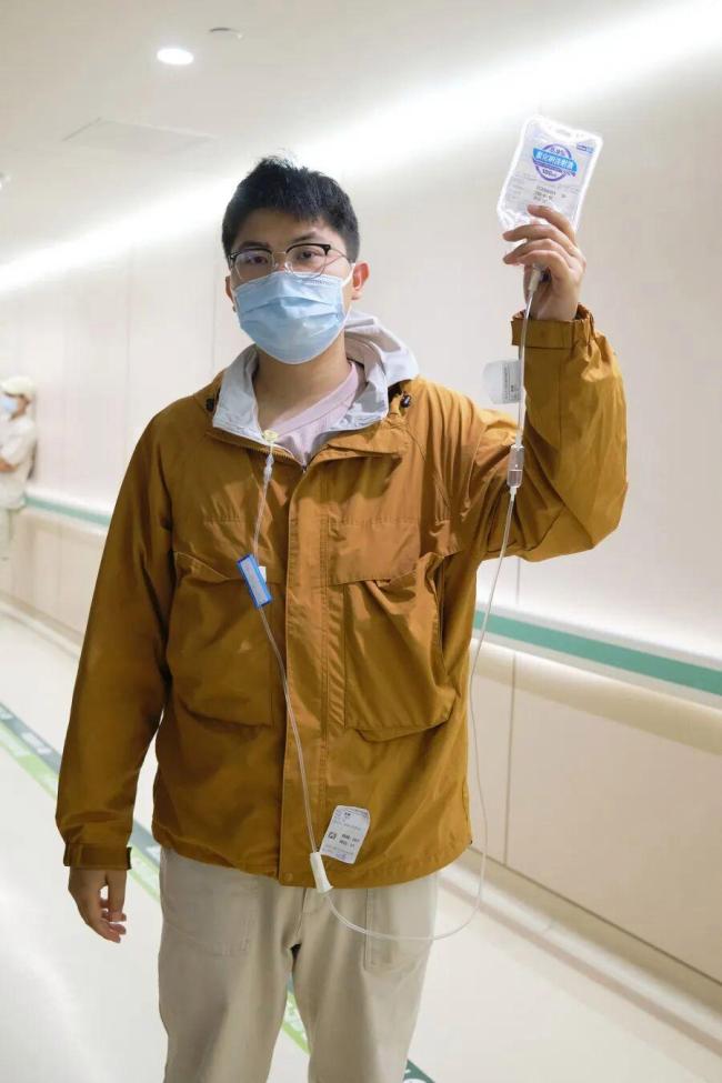 患胃癌晚期博士生已化疗25次 社会温暖助其抗争命运