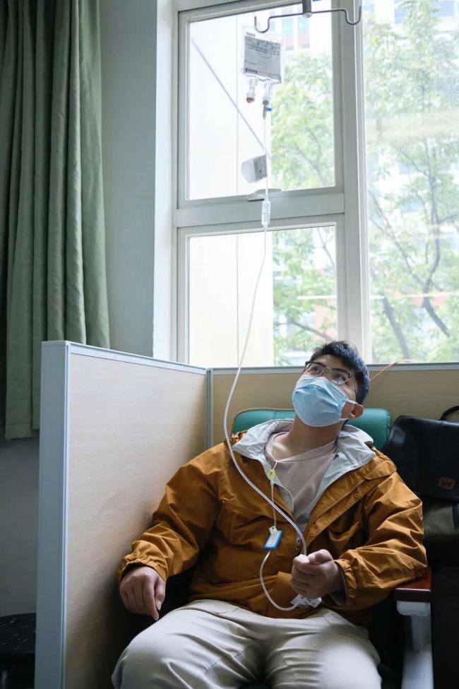 患胃癌晚期博士生已化疗25次 社会温暖助其抗争命运