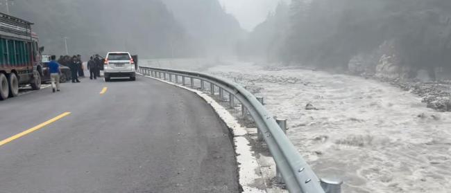 吉隆遭泥石流灾害亲历游客发声 现场惊心动魄