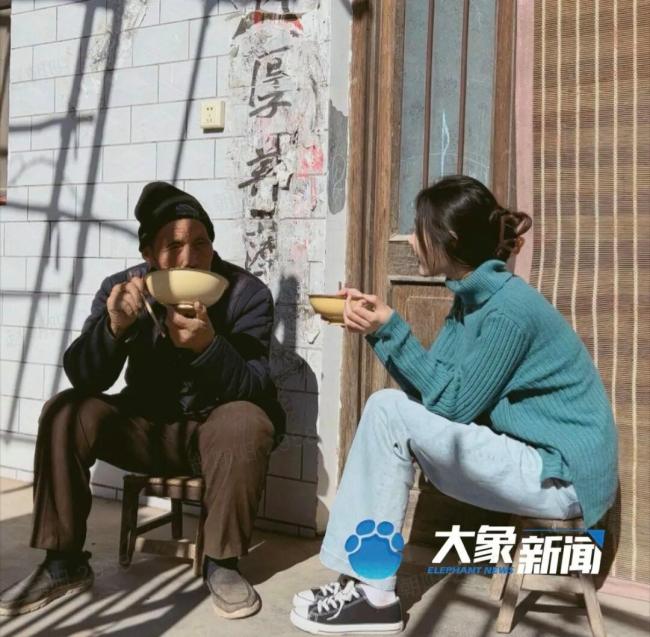 李福贵用杂货铺利润带乡村孩子一日游 乡土本心暖人心