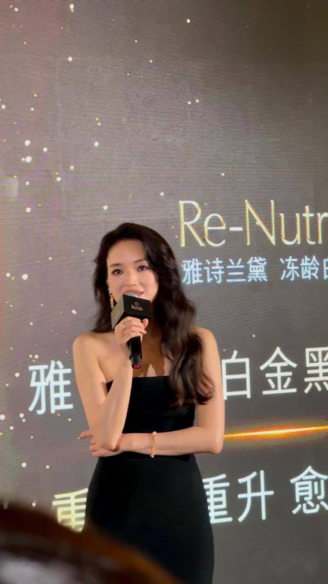 舒淇朱一龙神级同框 极简时尚典范