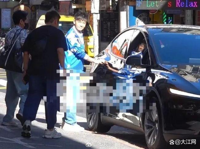 林志颖车祸后再坐特斯拉 重拾信任驾乘