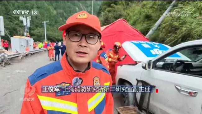 再难 也要挺进核心区 救援黄金72小时
