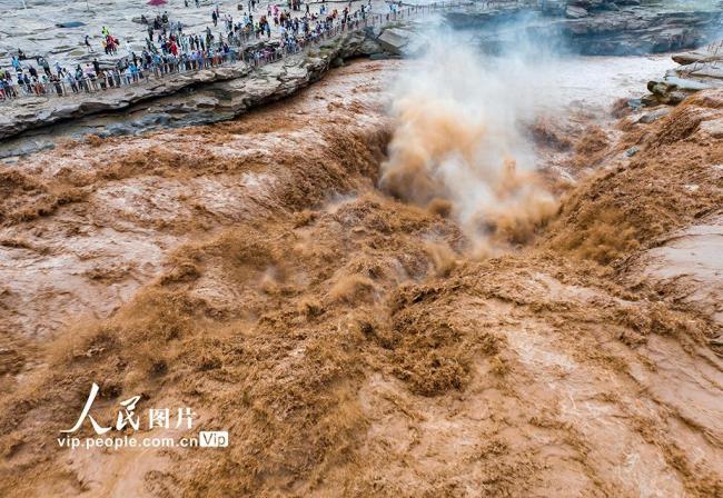 山西吉县：黄河壶口瀑布水量增大