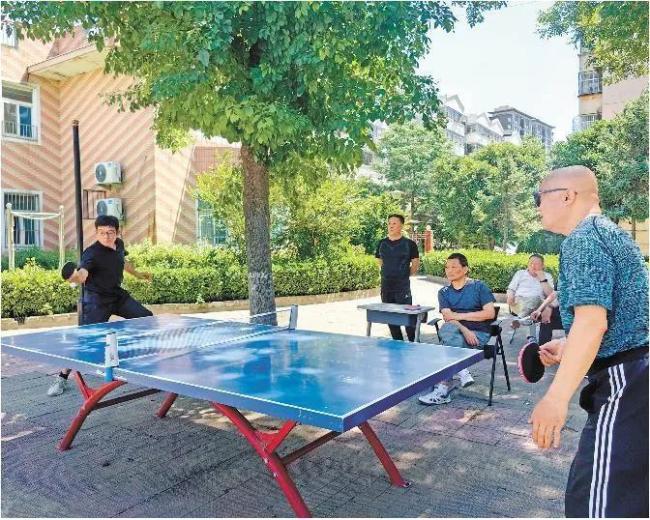 小区不要物业自己管自己 1天1户1块钱