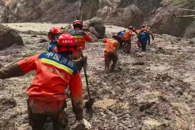 网友拍到泥石流暴发瞬间 跨境灾害的恐怖威力