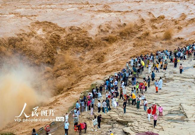 山西吉县：黄河壶口瀑布水量增大