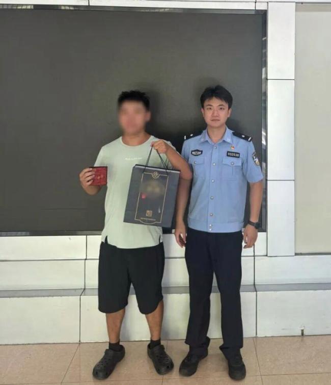 情侣吵架将玉镯白酒放路边被偷 糊涂决定酿成损失