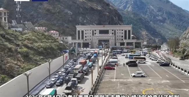 吉隆救援人员泡皱的双脚令人心疼 记者与英雄同行
