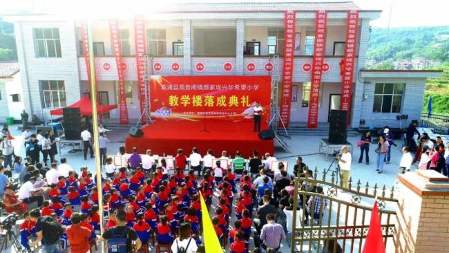 98岁老人25年捐款近6000万元 擎烛人照亮他人