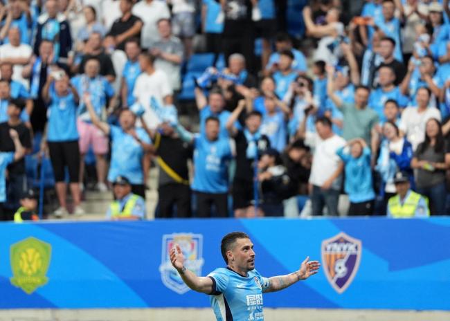 中超：大连英博胜青岛海牛 主场2比1取胜