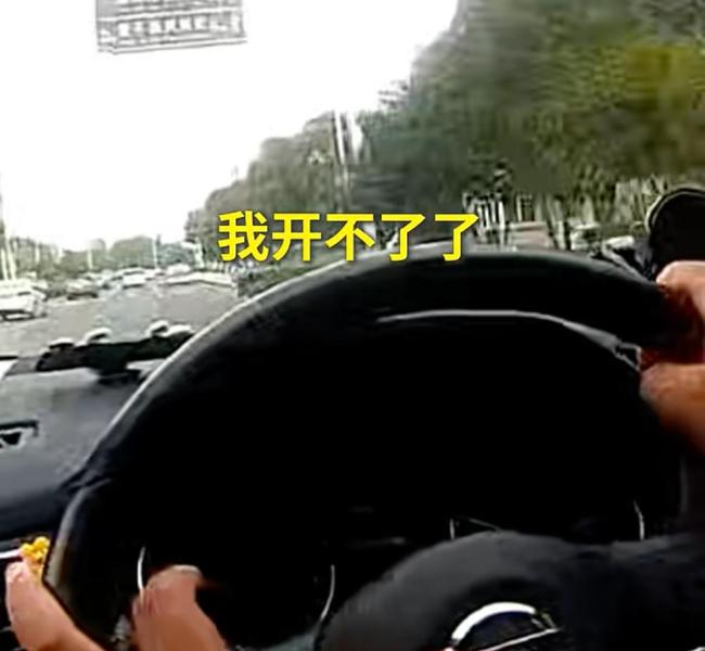 男子得知母亲去世哭到无法开车 泪崩瞬间触动人心